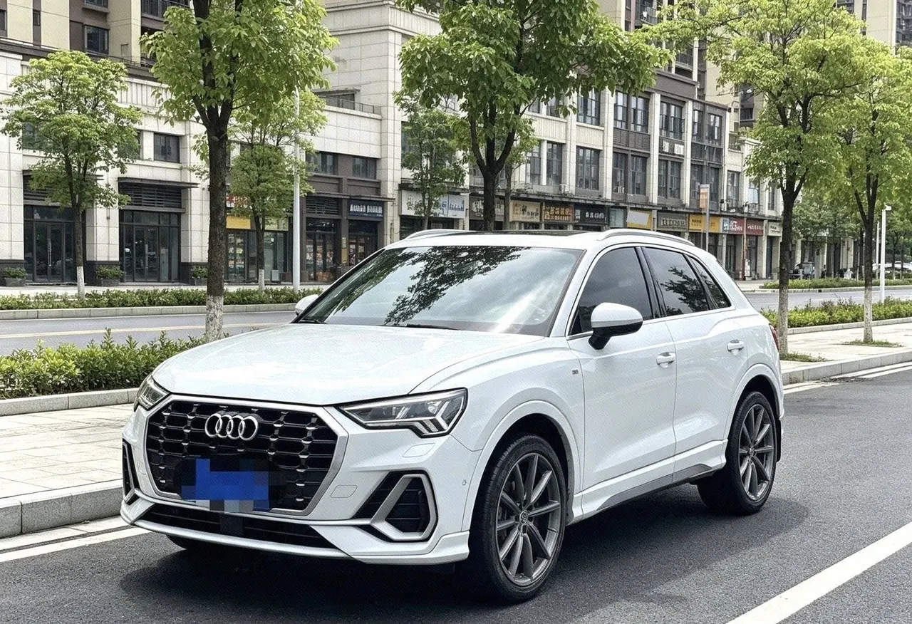 Open image lightbox: Audi 2021 Q3 2.0TFSI 45TFSI Quattro Deluxe Dynamic Automatic