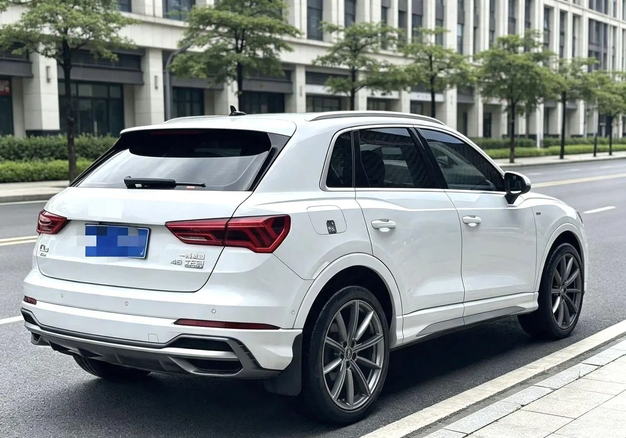Audi 2021 Q3 2.0TFSI 45TFSI Quattro Deluxe Dynamic Automatic 3