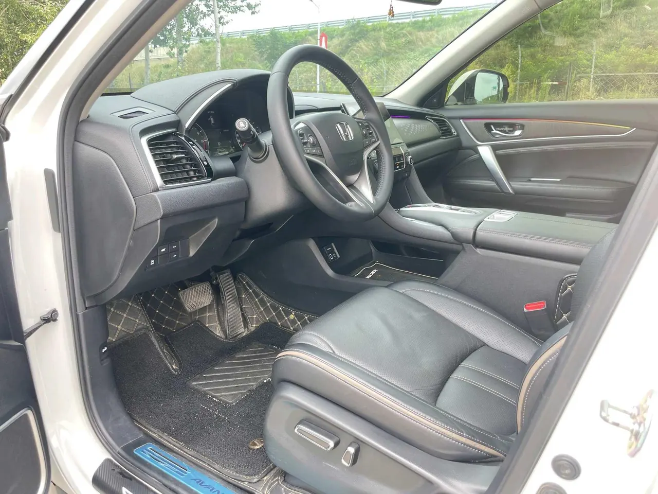Honda 2020 Crown Road 2.0T 370TURBO Two-Drive Deluxe Automatic Gear 3
