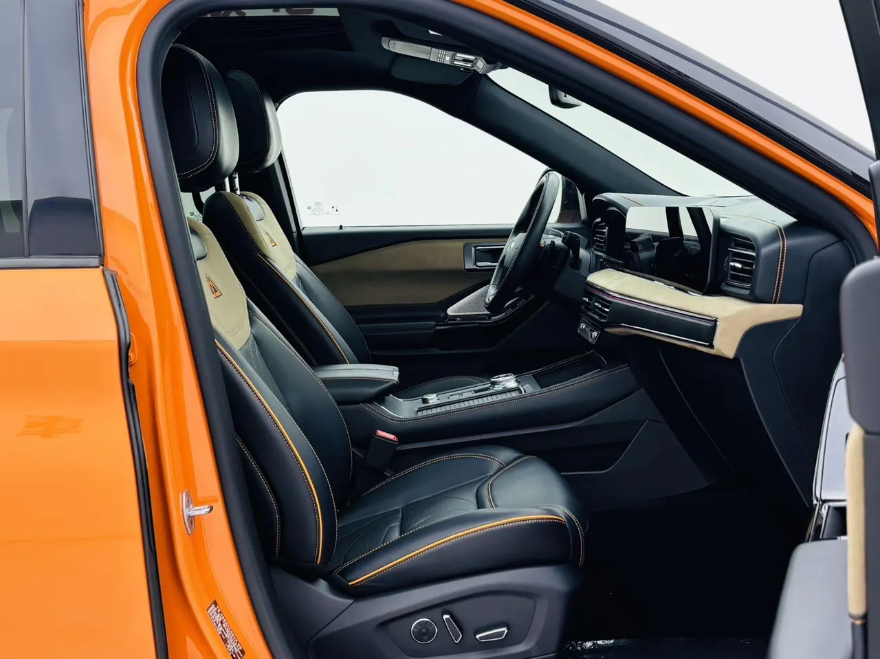 Ford 2024 Explorer 2.3T EcoBoost Kunlun Peak Edition 7-seat Automatic Gear 12