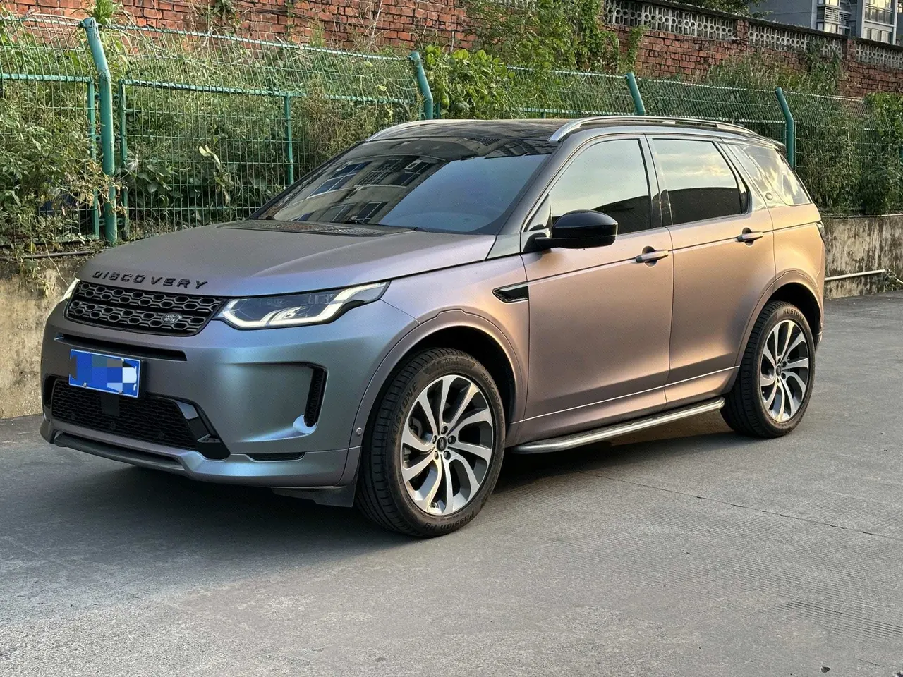 Open image lightbox: Land Rover 2020 Discovery Sports Edition 48V 2.0T 249PS R-Dynamic SE Performance Technology Edition 7-seat Automatic Gear