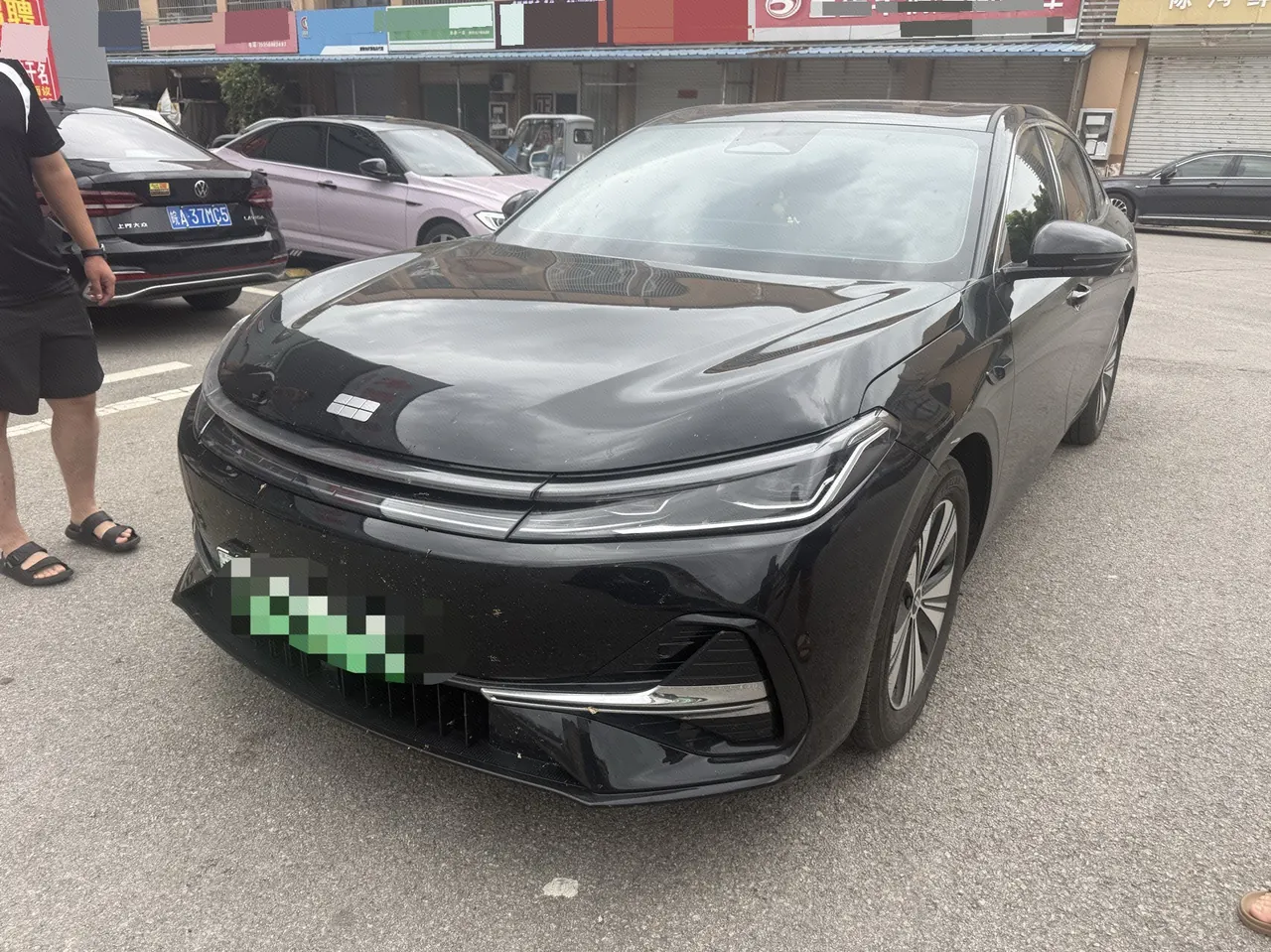 打开图片灯箱:Geely Galaxy 2026 A7 EM-i 1.5 235km Discovery Edition Automatic Gear