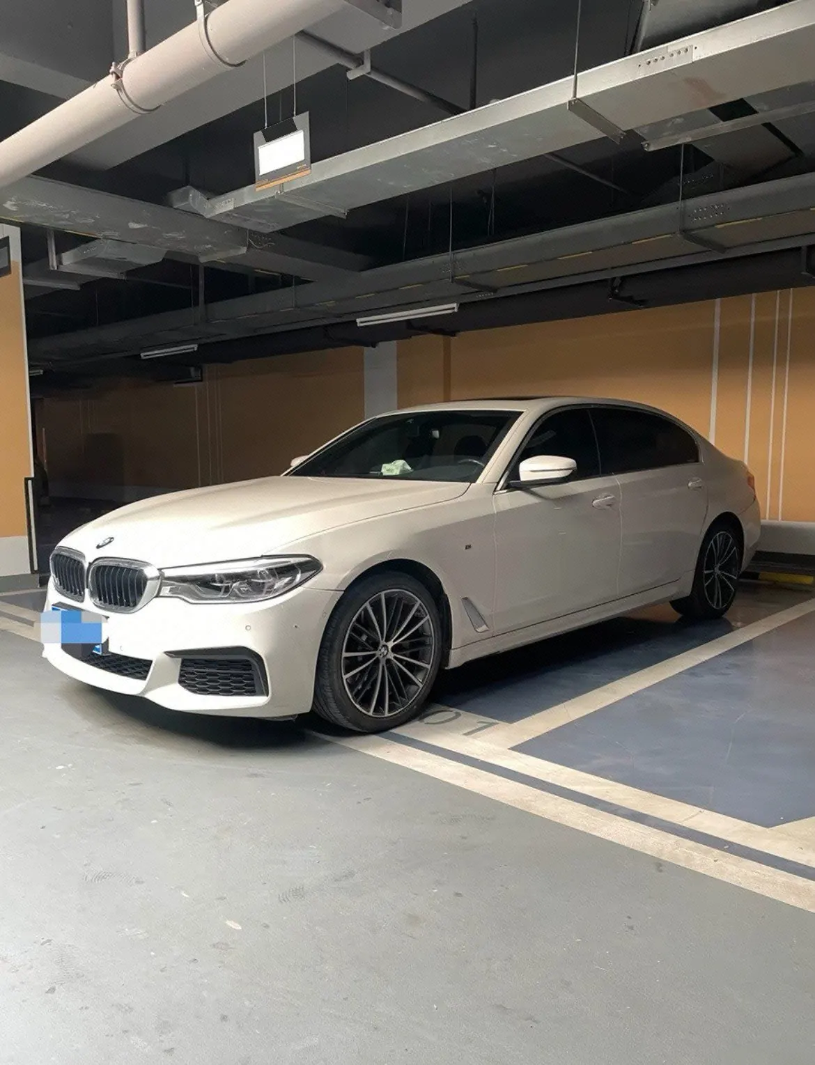 Open image lightbox: BMW 5 Series 2020 530Li 2.0T Leading M Sports Suit Automatic Gear