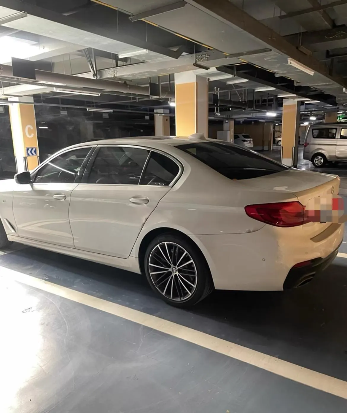 BMW 5 Series 2020 530Li 2.0T Leading M Sports Suit Automatic Gear 3