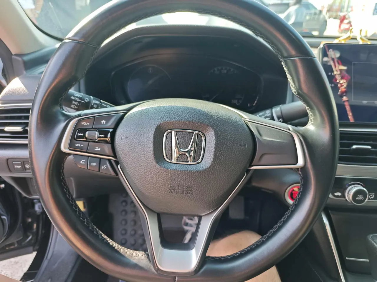 Honda 2022 10th Generation Accord 1.5T Stepless 260TURBO Deluxe Automatic Gear 4