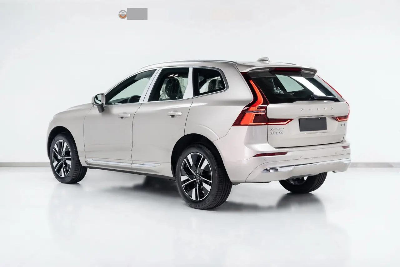 Volvo 2026 XC60 48V 2.0T B5 4WD Zhiya Deluxe Edition Automatic Gear 4