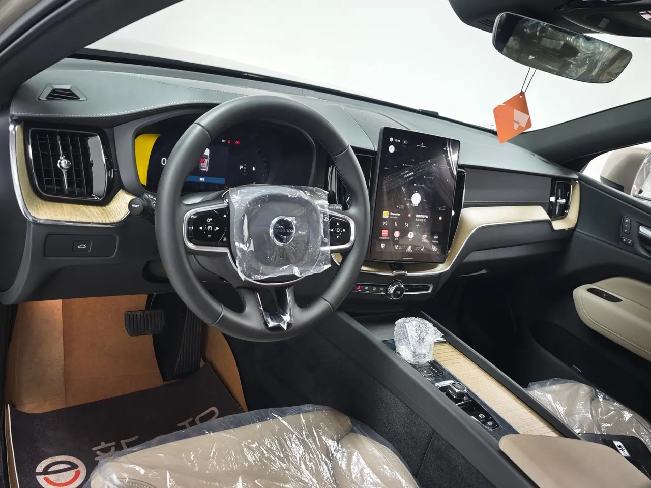 Volvo 2026 XC60 48V 2.0T B5 4WD Zhiya Deluxe Edition Automatic Gear 6