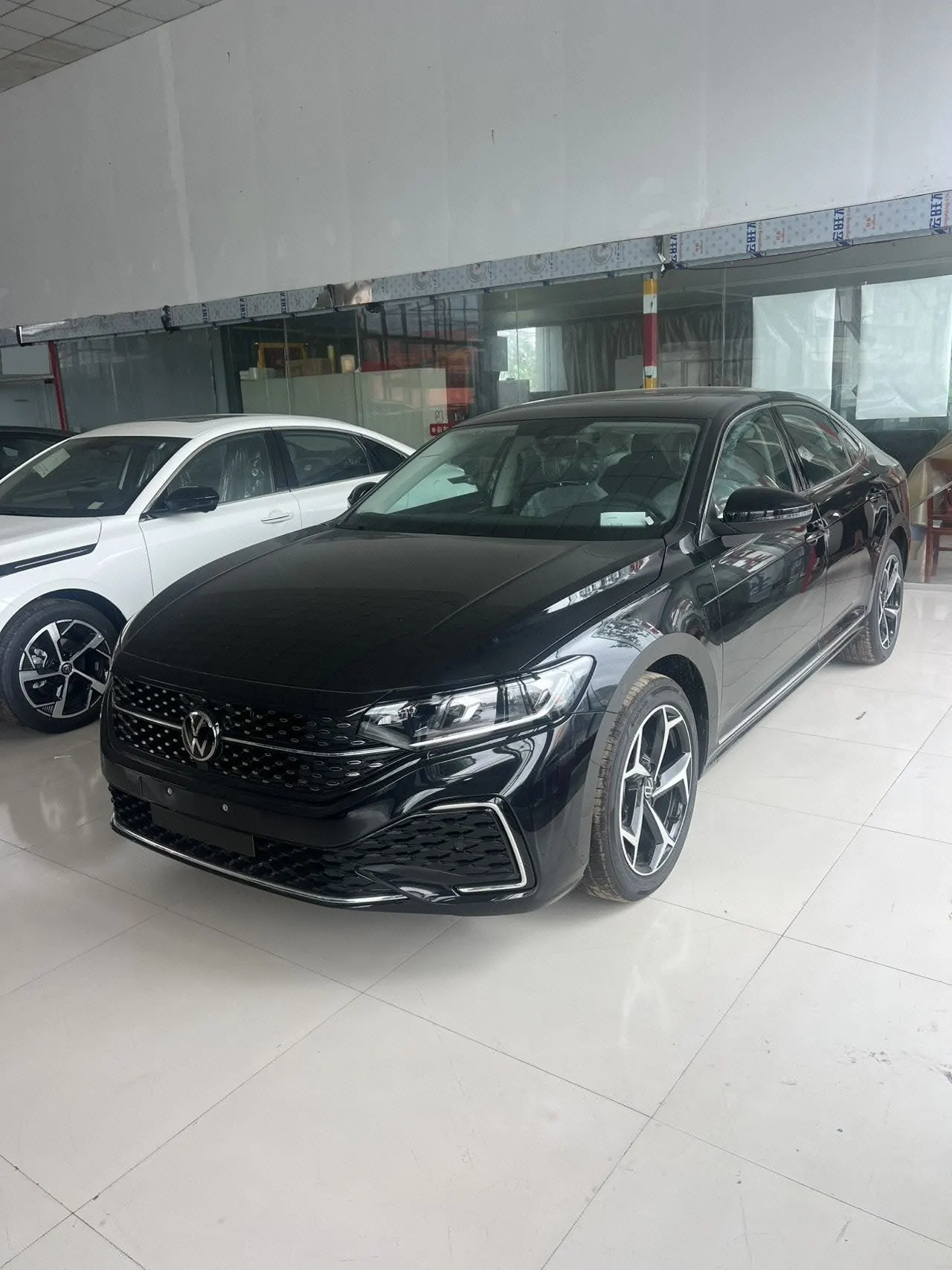 Open image lightbox: Volkswagen 2026 Passat 2.0TSI 380TSI outstanding star dragon version automatic gear