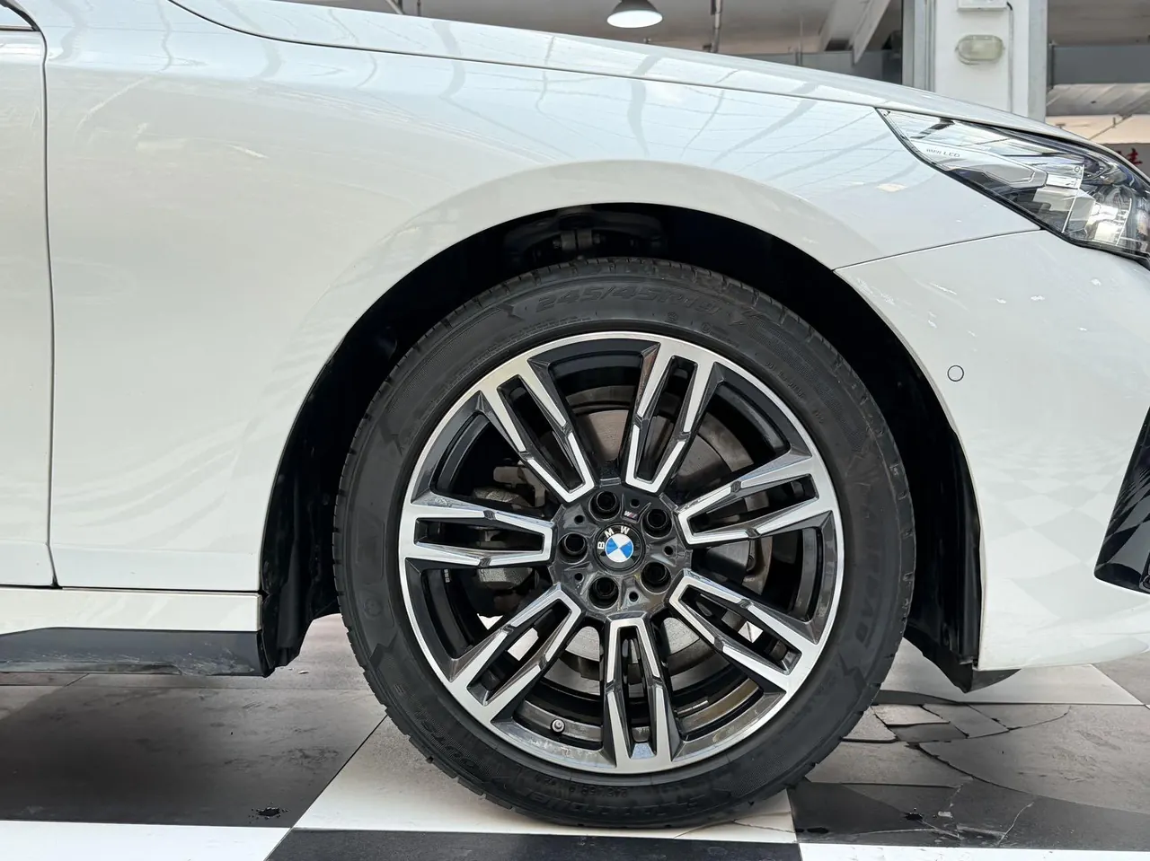 BMW 5 Series 2026 model 525Li 48V 2.0T M Sport Package automatic transmission 16