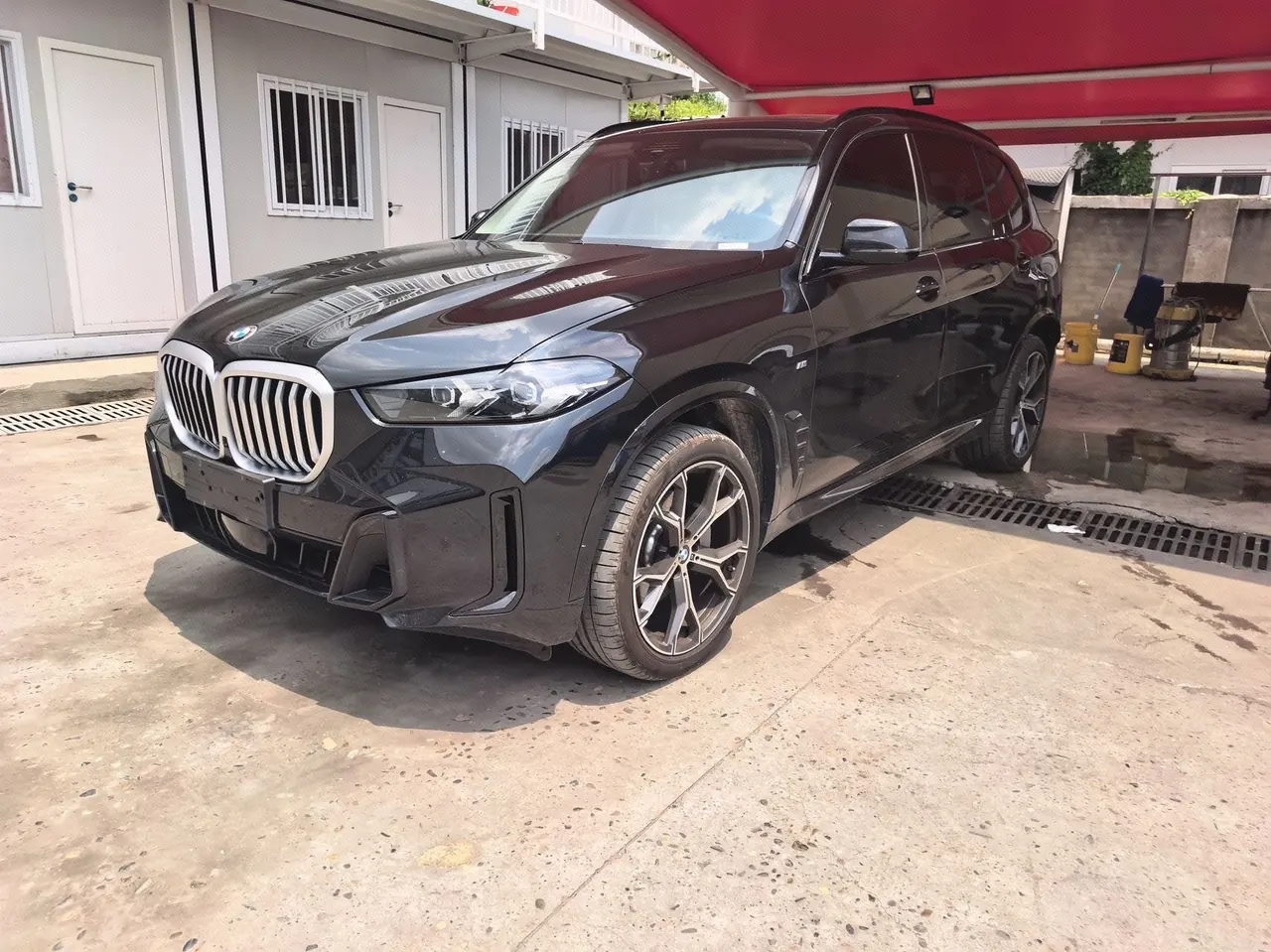打开图片灯箱:BMW 2026 X5 xDrive30Li 48V 2.0T exclusive m sports obsidian night suit automatic gear