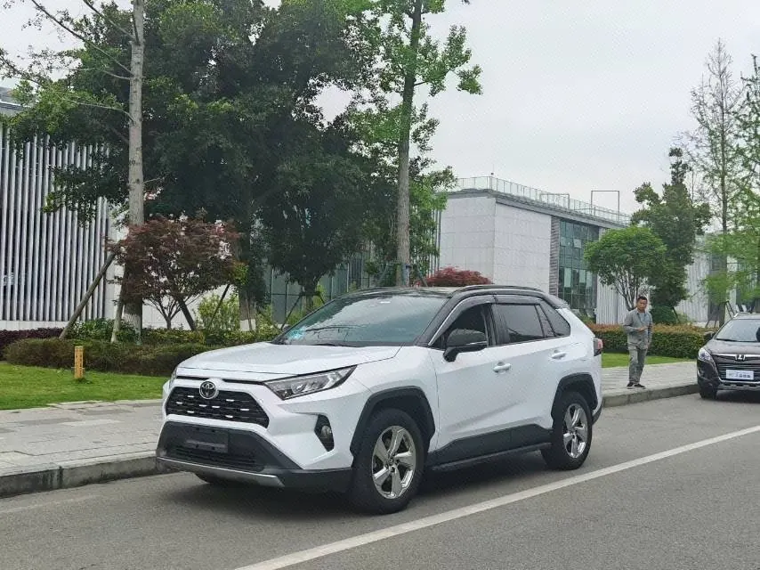 Open image lightbox: Toyota 2020 RAV4 Rongbo 2.0 Stepless Two-Drive Fashion Edition PLUS Automatic Gear