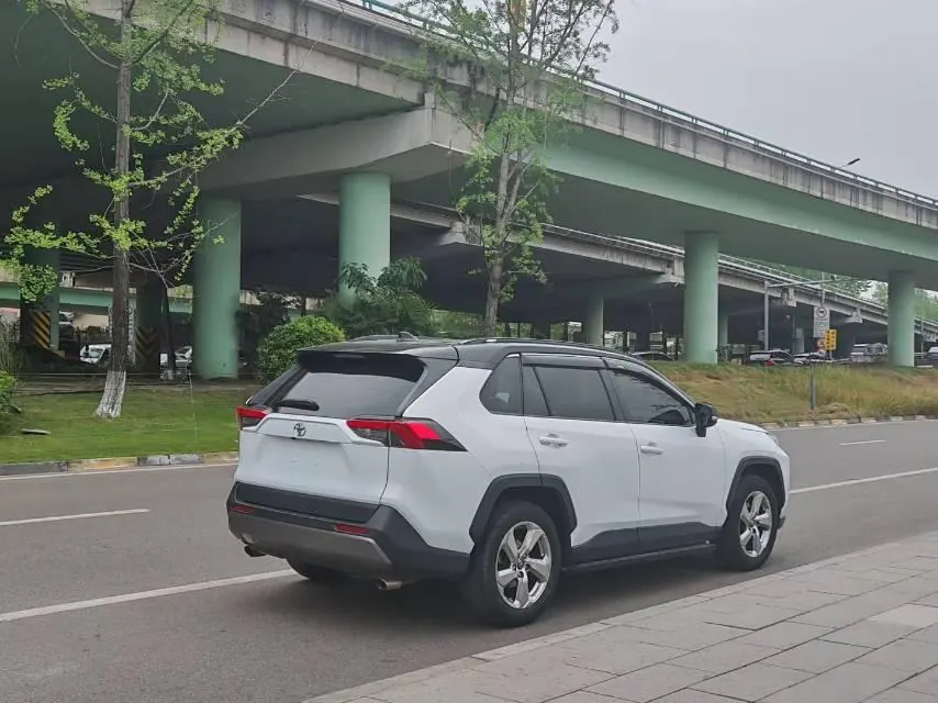Toyota 2020 RAV4 Rongbo 2.0 Stepless Two-Drive Fashion Edition PLUS Automatic Gear 8