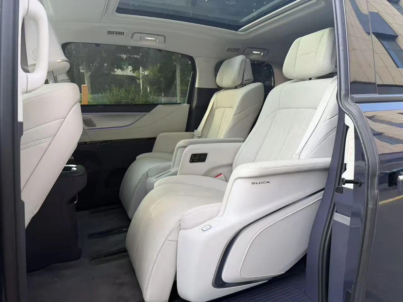 Buick 2026 GL8 Lu Zun PHEV 1.5T Luxury Edition Automatic Gear 7