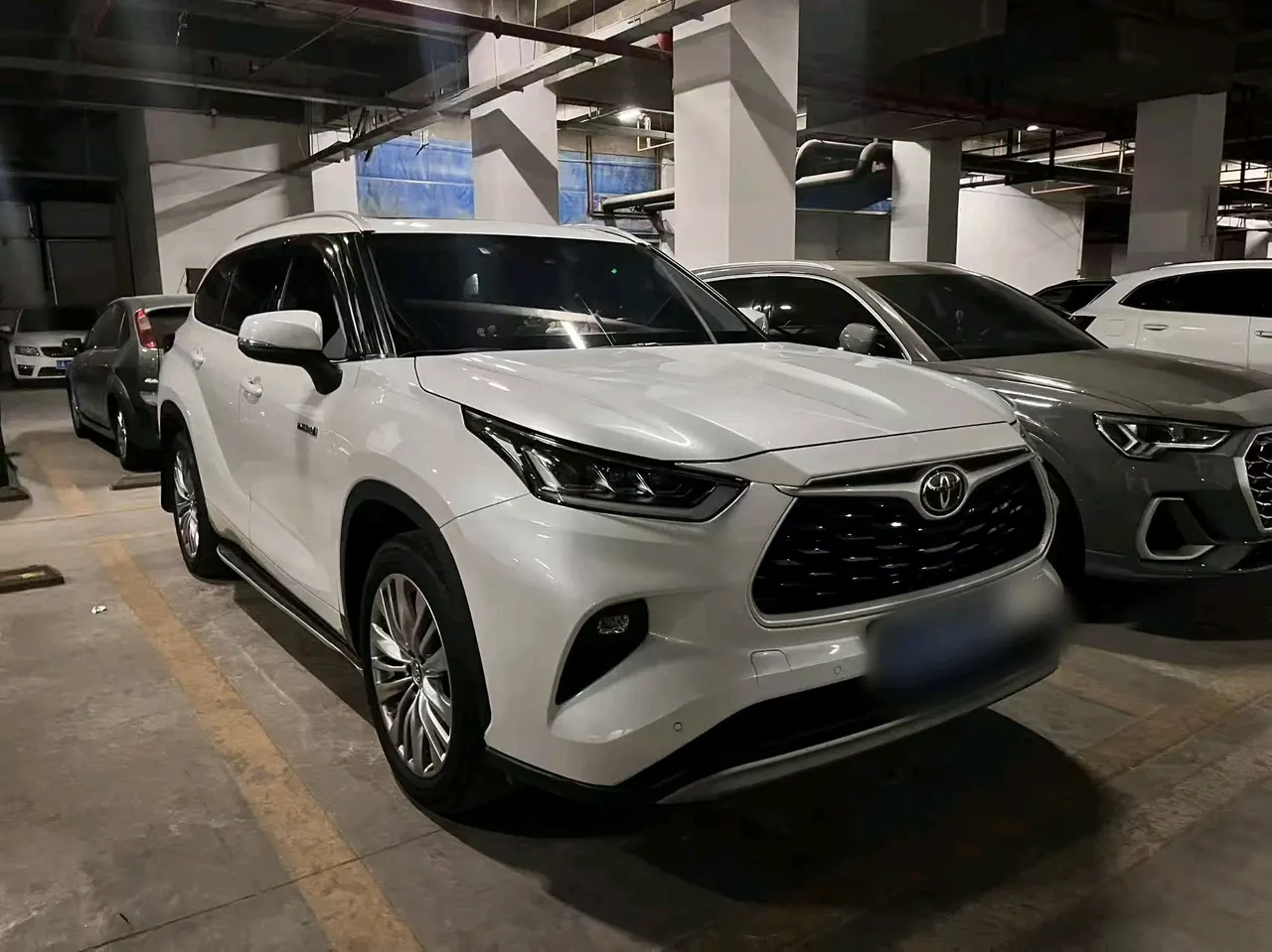 Toyota 2023 Highlander Dual Engine 2.5 Stepless Intelligent Electric Hybrid Four-wheel Drive Premium Edition 7-seat Automatic Transmission 4