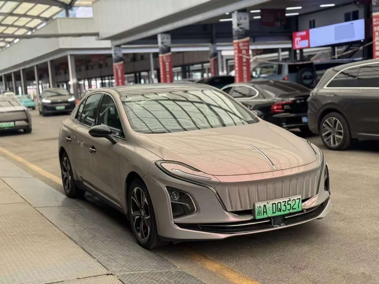 HongQi 2022 E-QM 5 431km Charging Enjoy Edition Automatic Gear 3