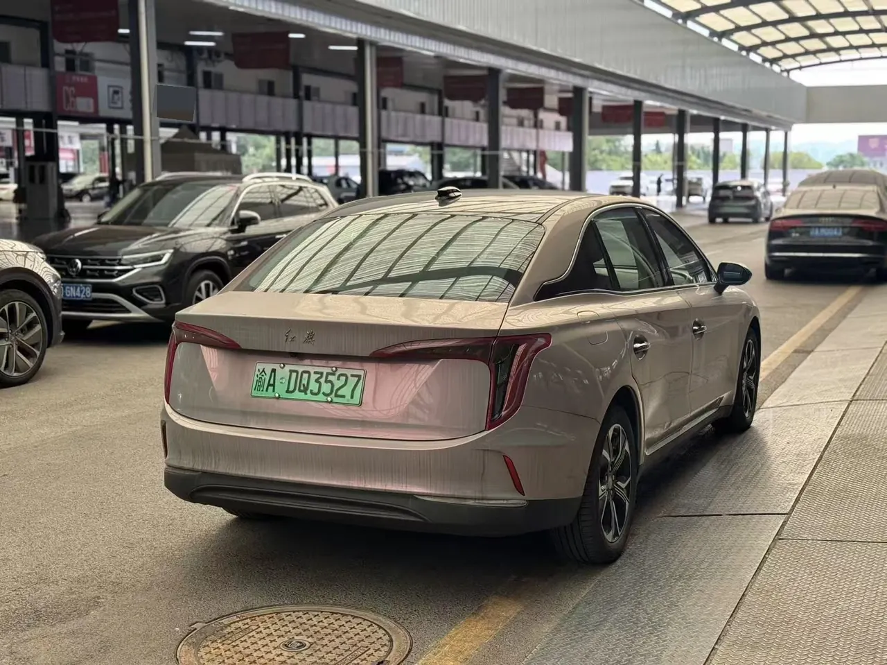 HongQi 2022 E-QM 5 431km Charging Enjoy Edition Automatic Gear 7