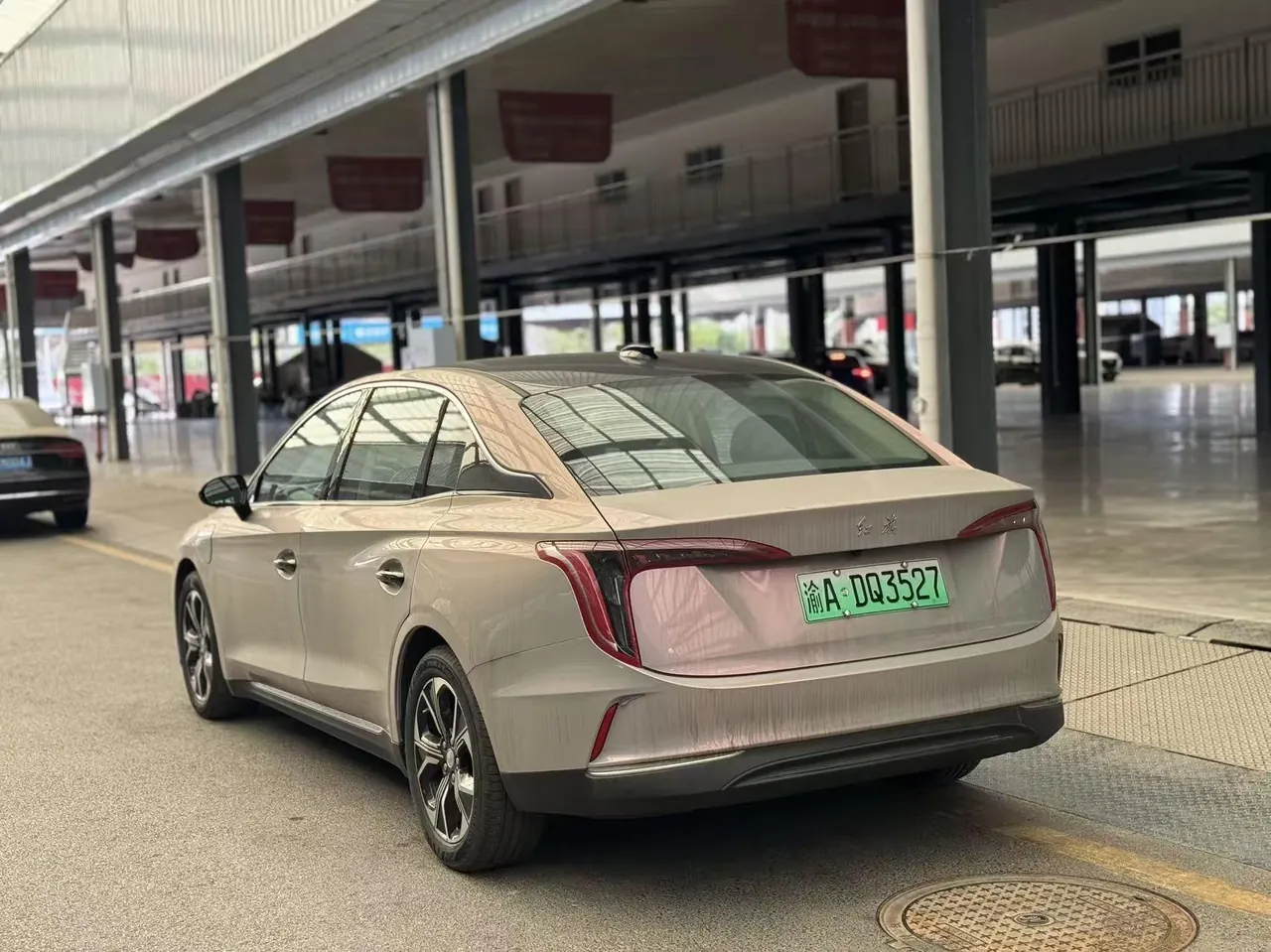 HongQi 2022 E-QM 5 431km Charging Enjoy Edition Automatic Gear 9