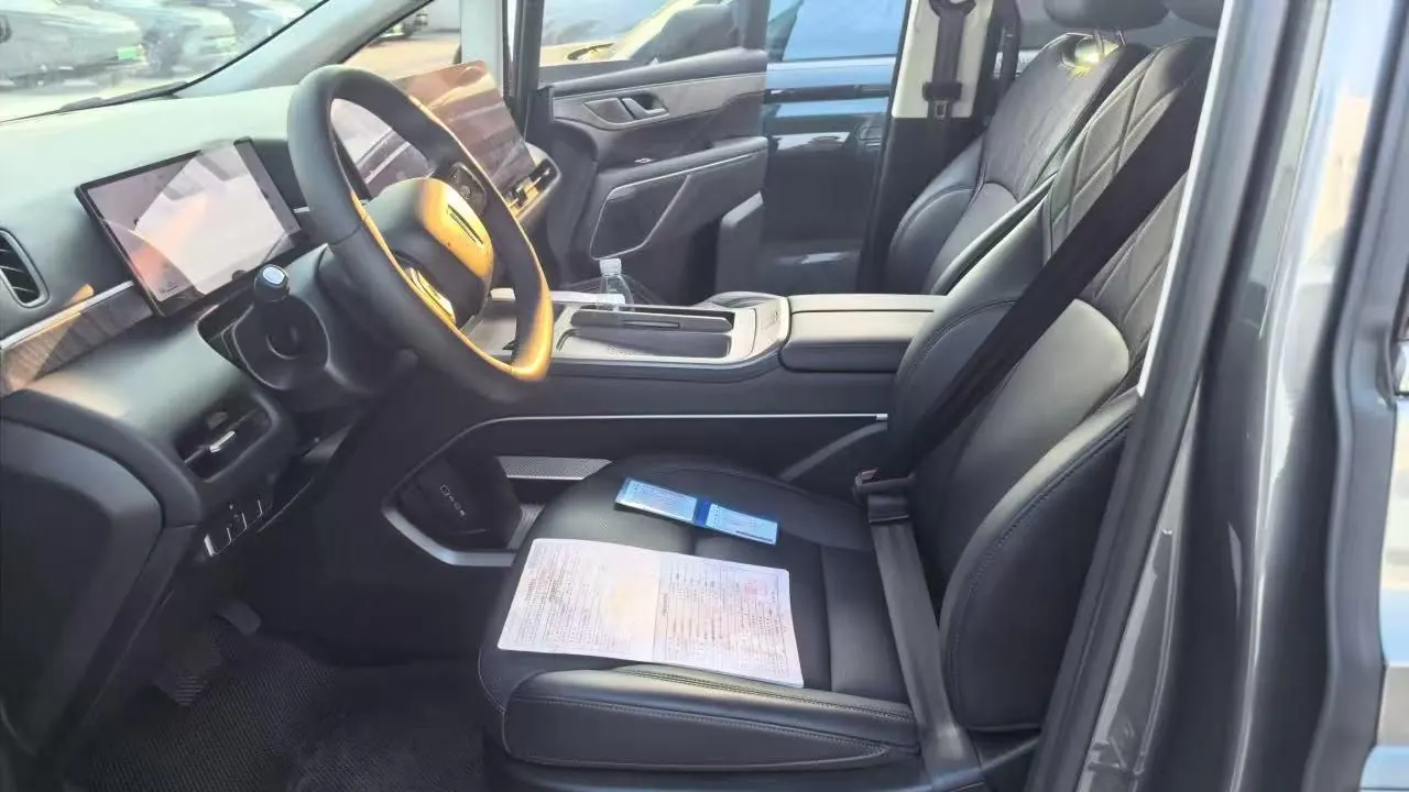 WEY 2025 VV7 Hi4 1.5T Four-Wheel-Drive Automatic Model 3