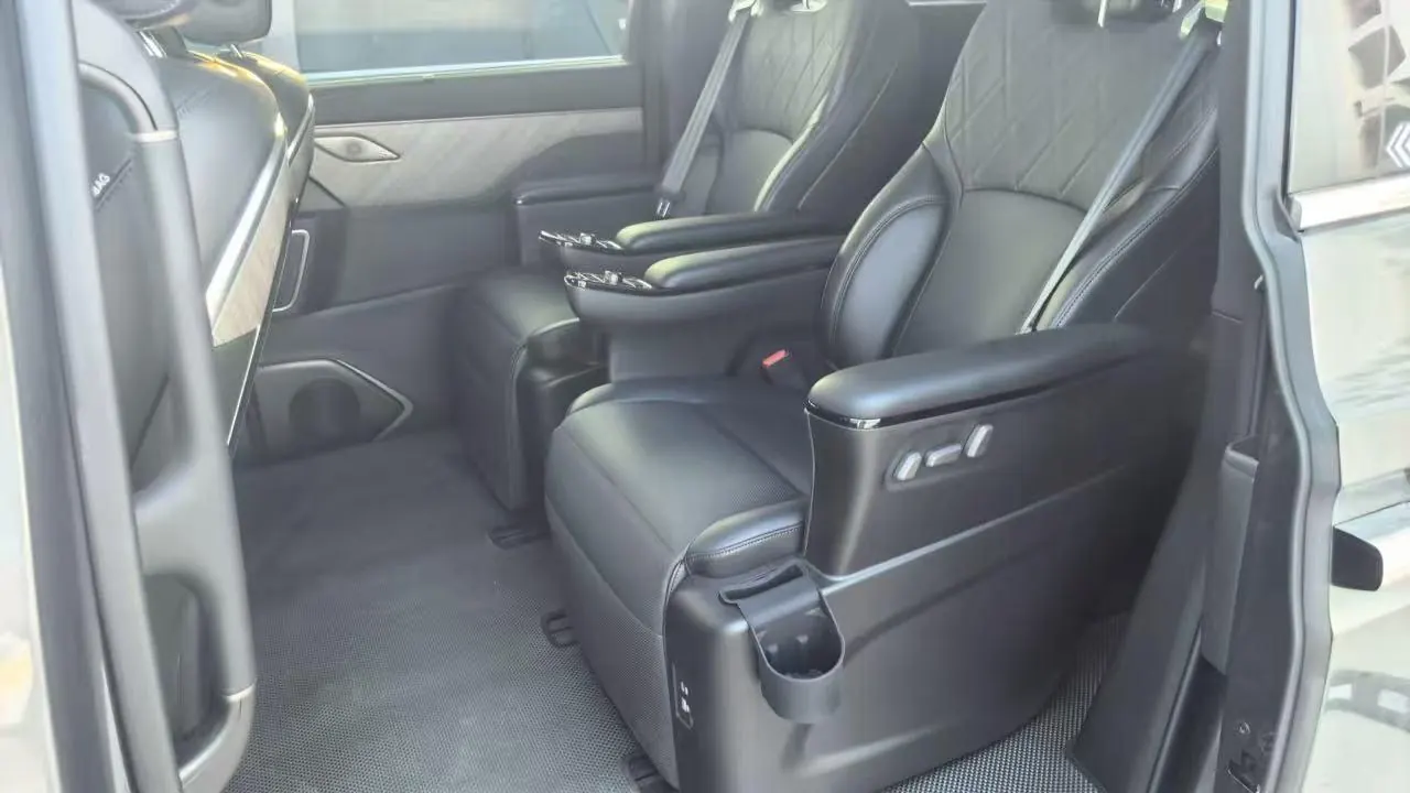 WEY 2025 VV7 Hi4 1.5T Four-Wheel-Drive Automatic Model 4