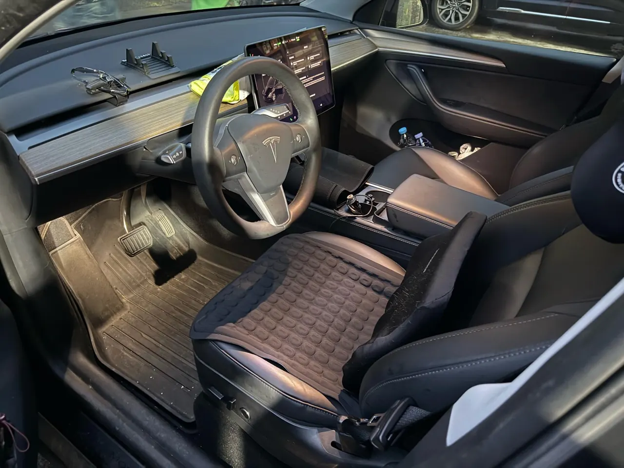Tesla 2022 Model Y rear-wheel drive version (facelift) automatic gear 2