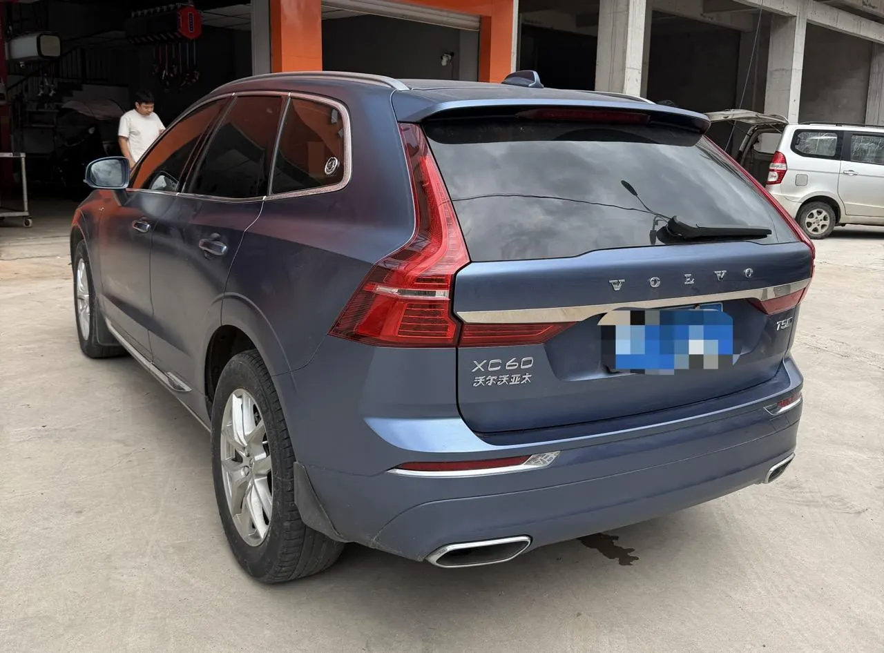 Volvo 2020 XC60 2.0T T5 4-wheel drive smart luxury automatic gear 3
