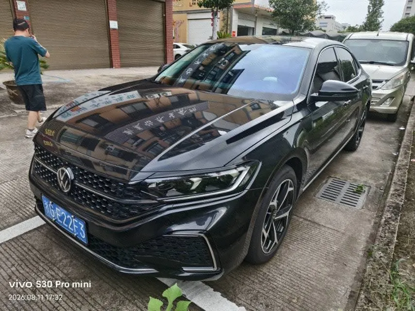 Open image lightbox: Volkswagen 2026 Passat 2.0TSI 330TSI outstanding star elite edition automatic gear