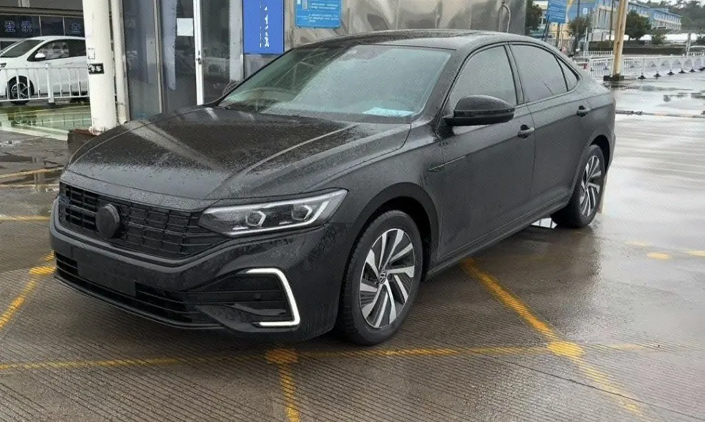 Open image lightbox: Volkswagen Passat New Energy 2022 Passat PHEV 1.4T 430 Deluxe Automatic Gear