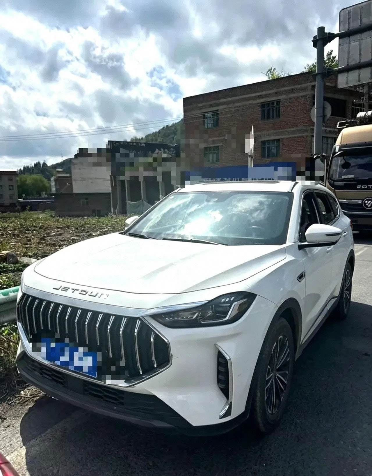 Open image lightbox: Jetour 2023 X70 PLUS 1.5T Brave 5-seat Manual Gear