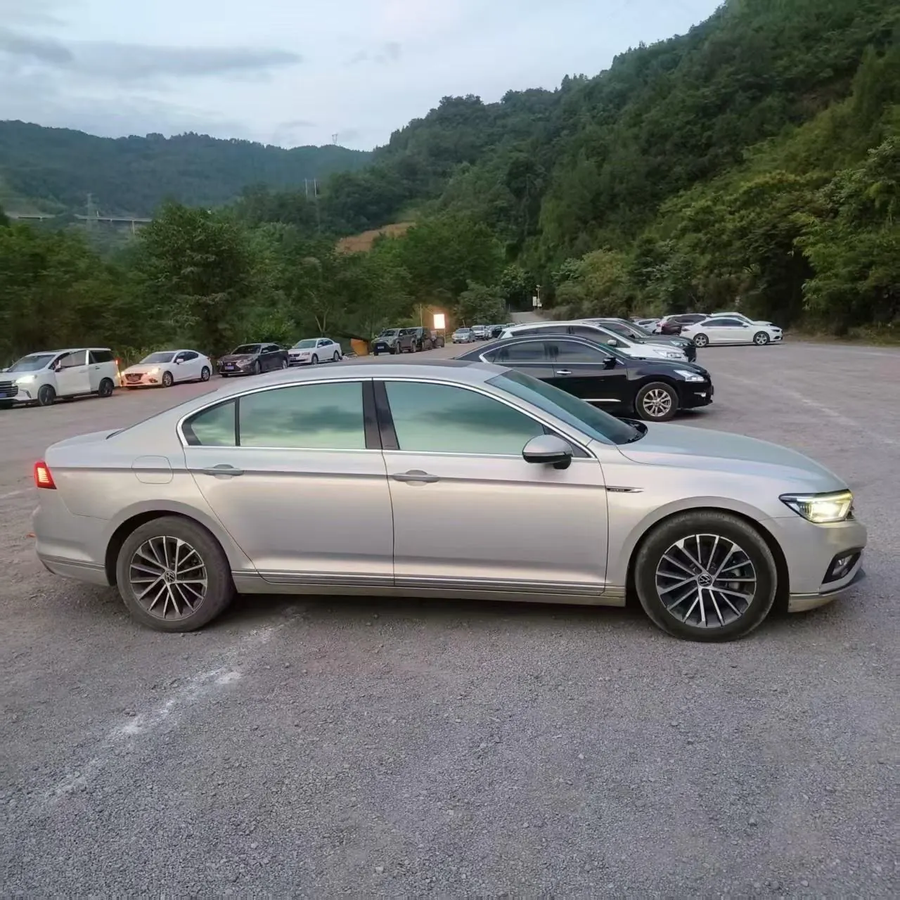 Volkswagen 2020 Magotan 2.0TSI 330TSI luxury automatic transmission 3