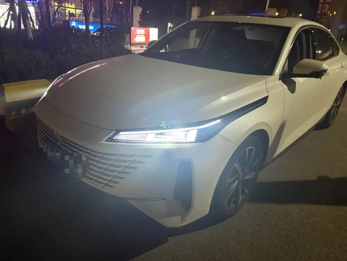 ChangAn 2023 Yida 1.5TGDI Blue Whale NE Pilot Automatic Gear - View 1