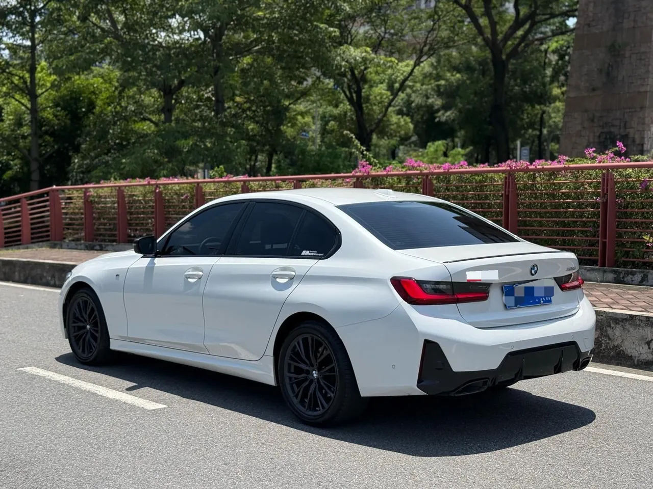 BMW 3 Series 2023 325i 2.0T M Sports Obsidian Night Suit Automatic Gear 3