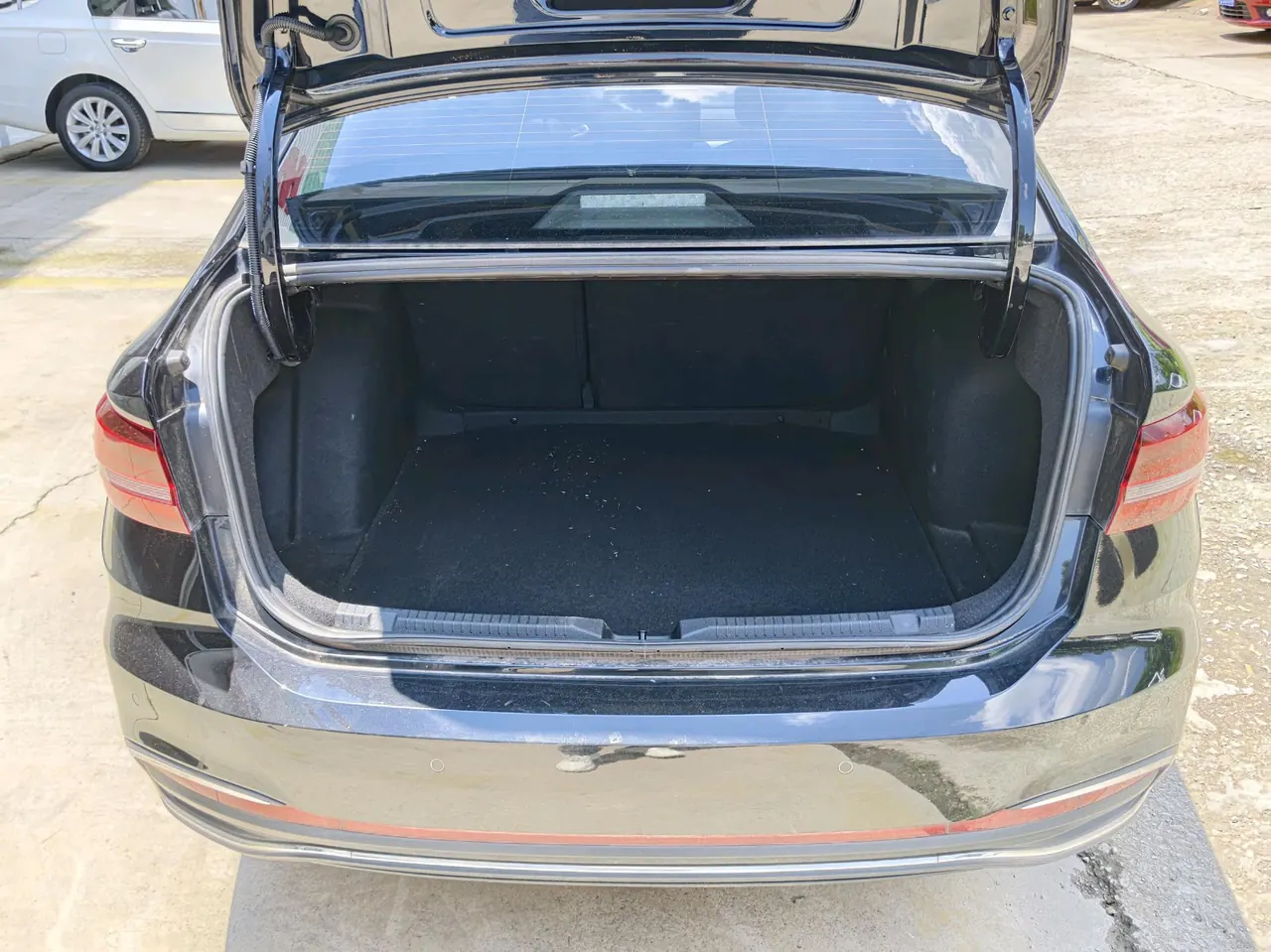 Volkswagen 2023 LaVida 1.5 5 Million Edition Automatic 11