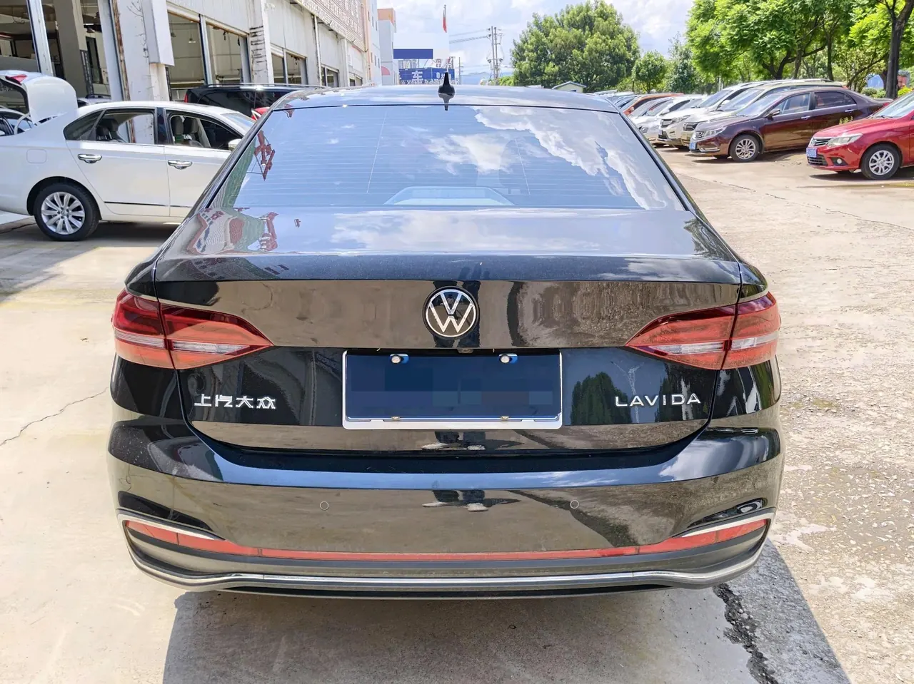 Volkswagen 2023 LaVida 1.5 5 Million Edition Automatic 12