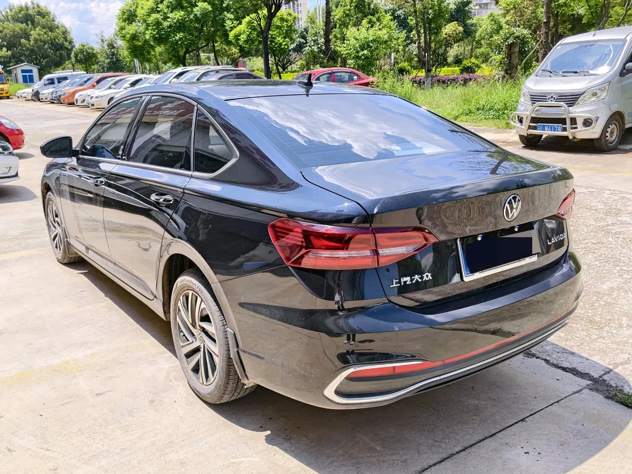 Volkswagen 2023 LaVida 1.5 5 Million Edition Automatic 13