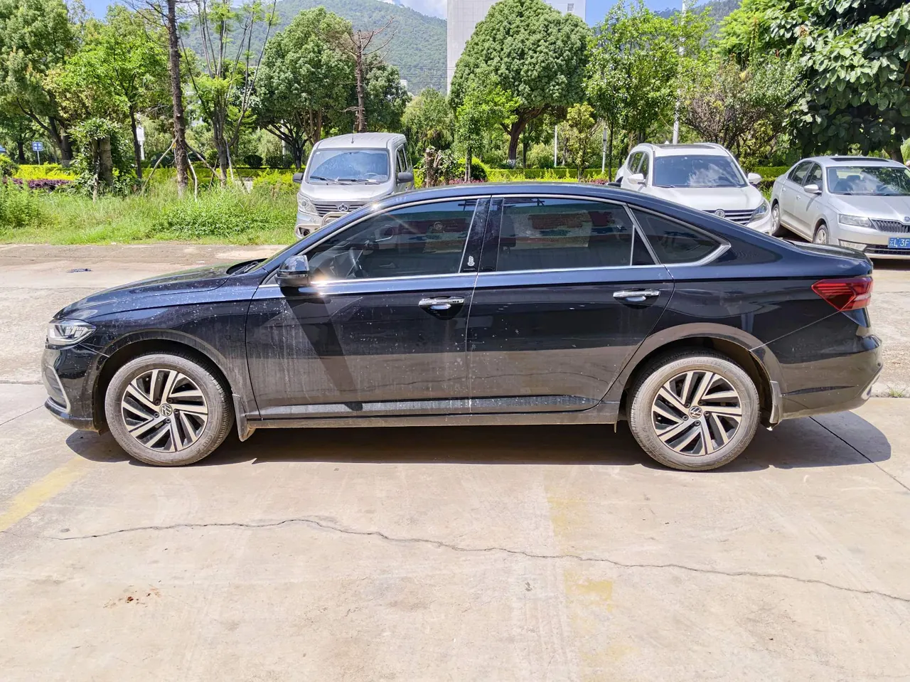 Volkswagen 2023 LaVida 1.5 5 Million Edition Automatic 14