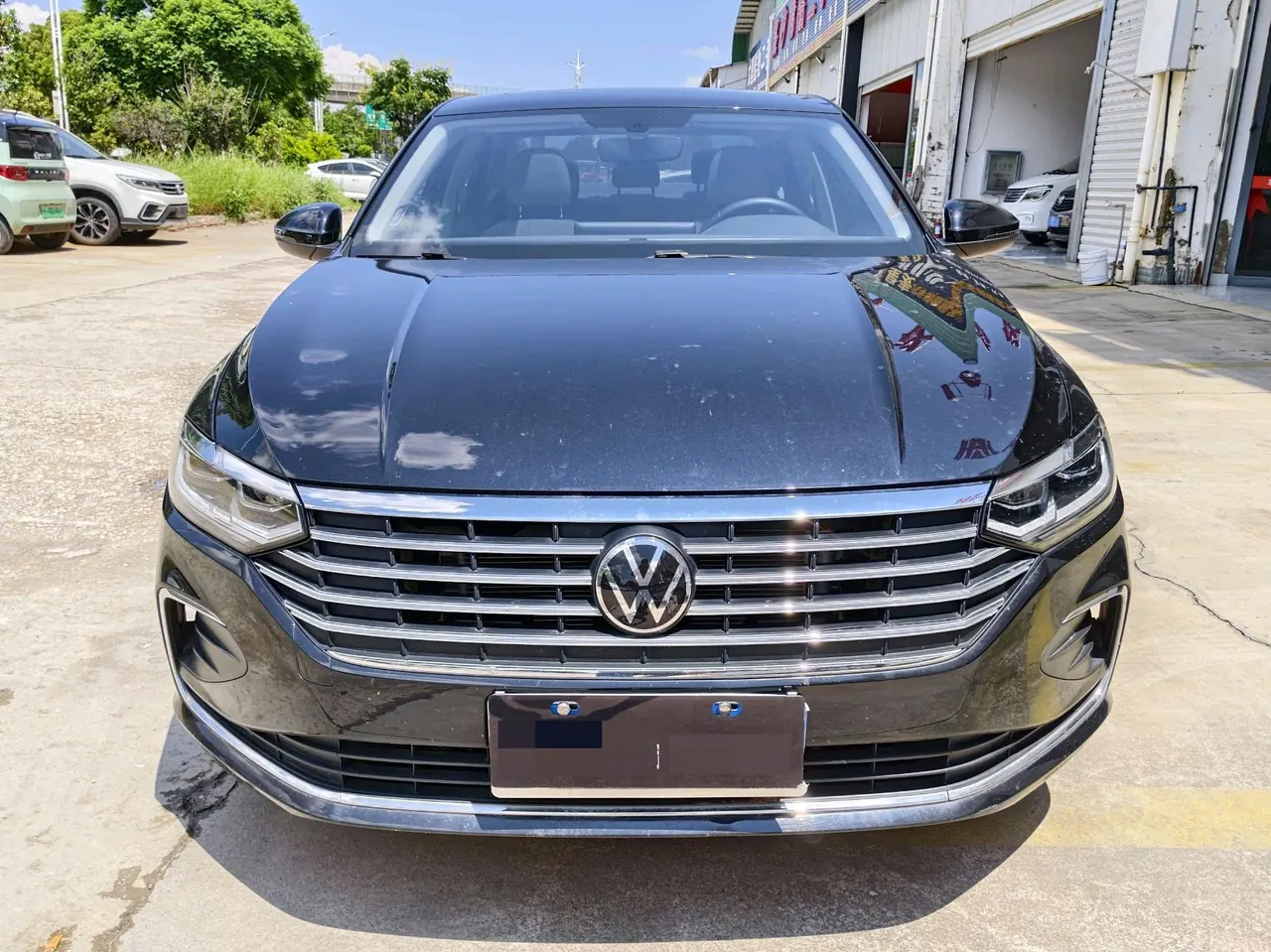 Volkswagen 2023 LaVida 1.5 5 Million Edition Automatic 3