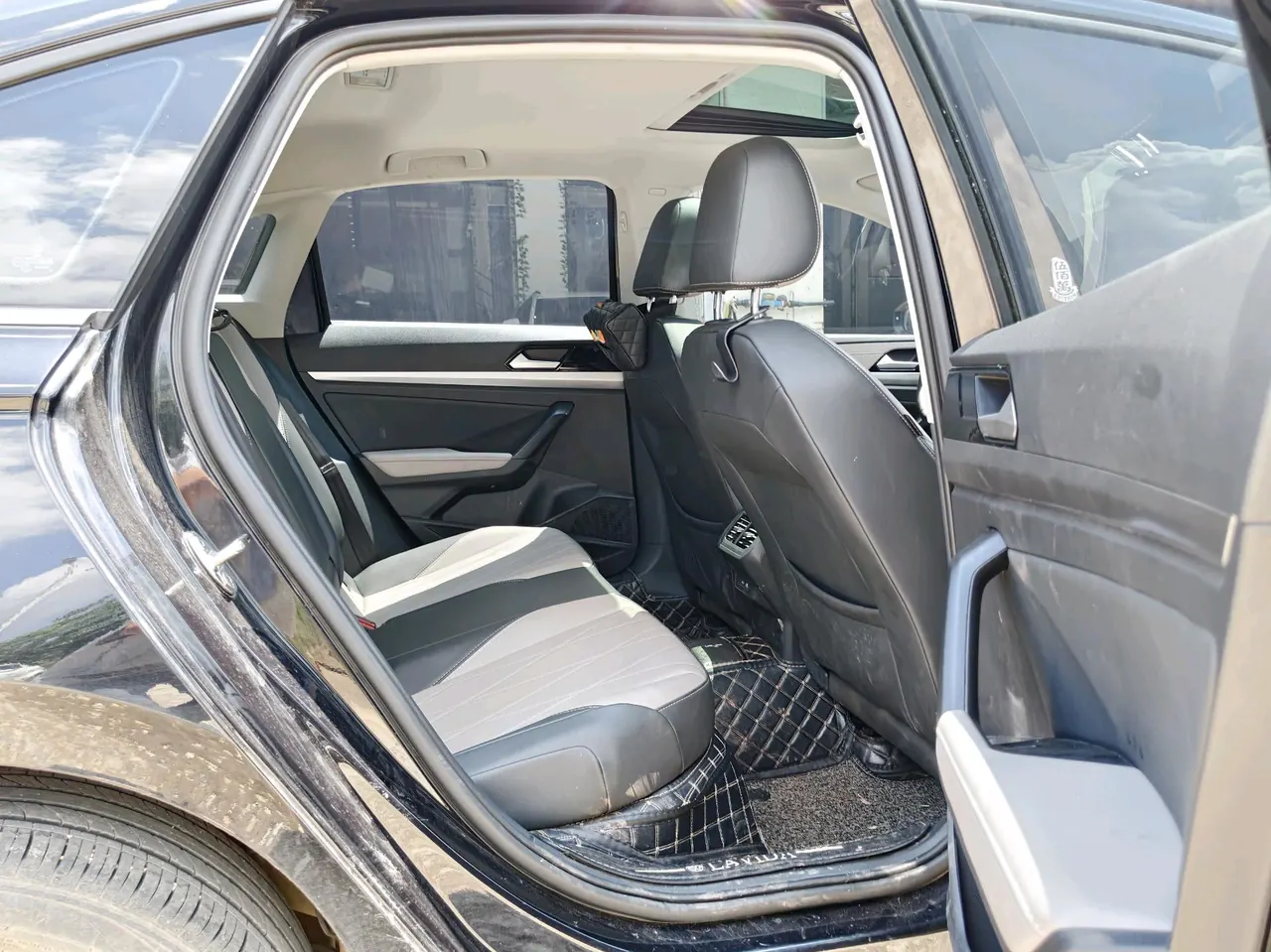 Volkswagen 2023 LaVida 1.5 5 Million Edition Automatic 5