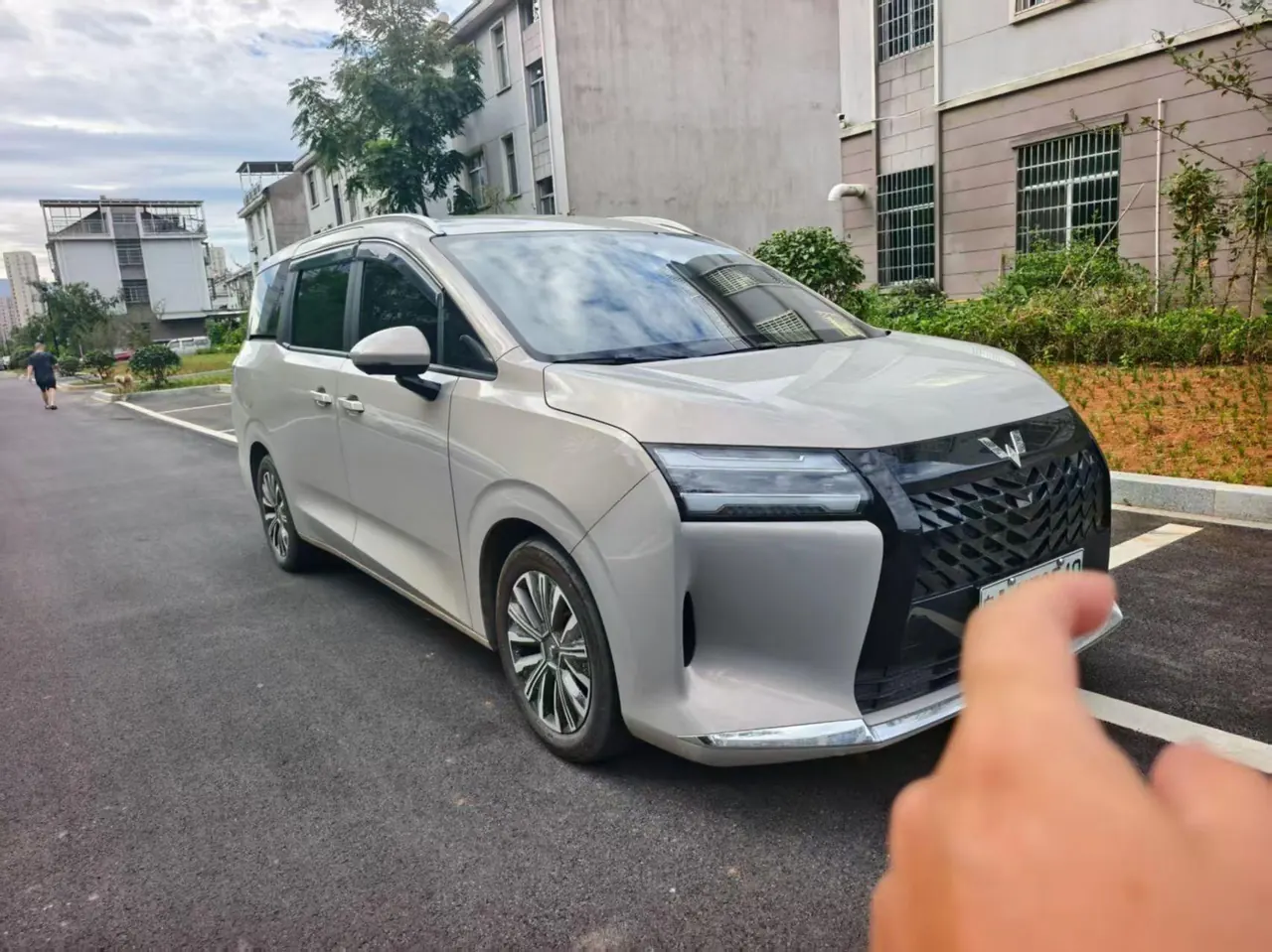 WuLing 2025 Starlight 730 1.5 Stepless 125km Luxury Automatic Transmission 4