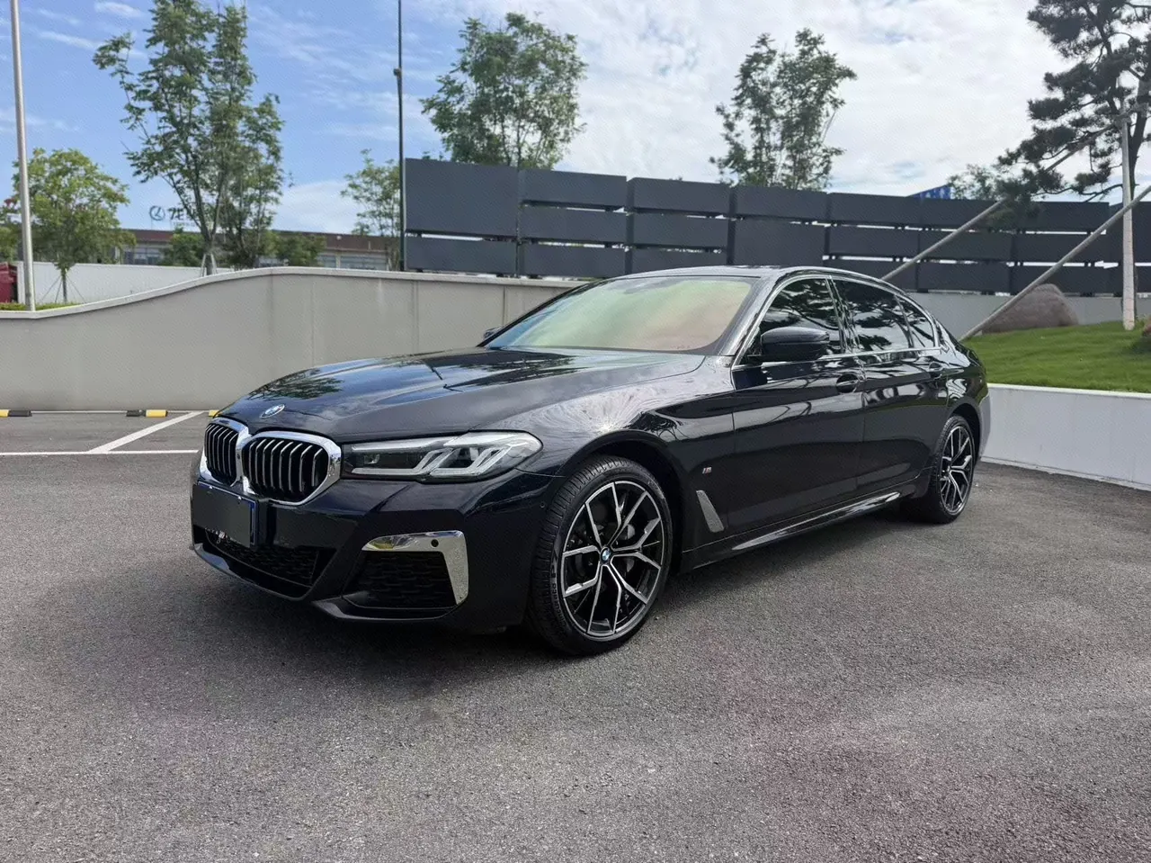 Open image lightbox: BMW 5 Series 2023 530Li 2.0T Exclusive M Sports Suit Automatic Gear