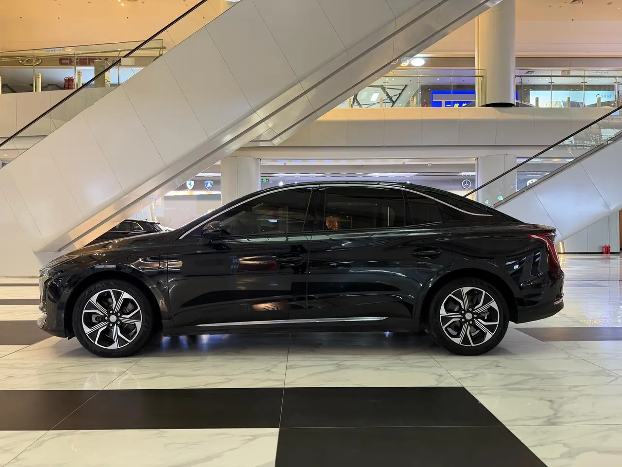 HongQi 2023 E-QM5 Basic Travel Edition (Modified) Automatic Gear 14