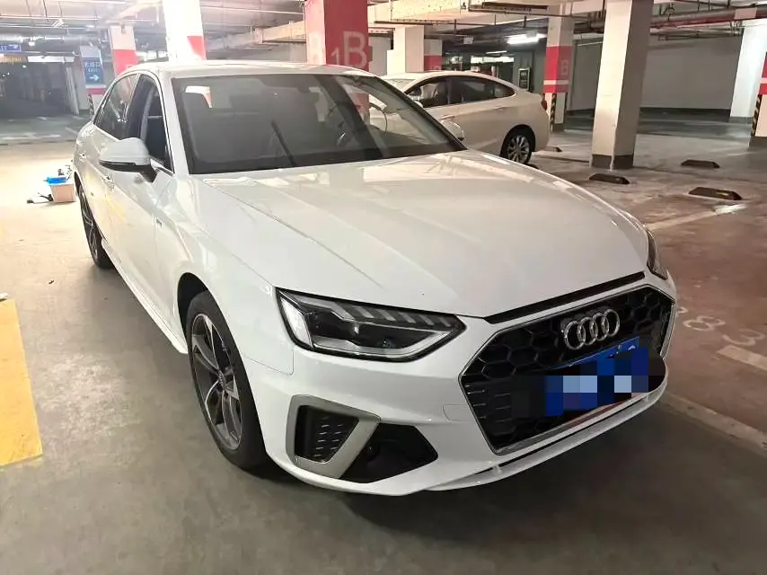 Audi 2022 A4L 2.0TFSI 40TFSI Fashion Dynamic Automatic 2