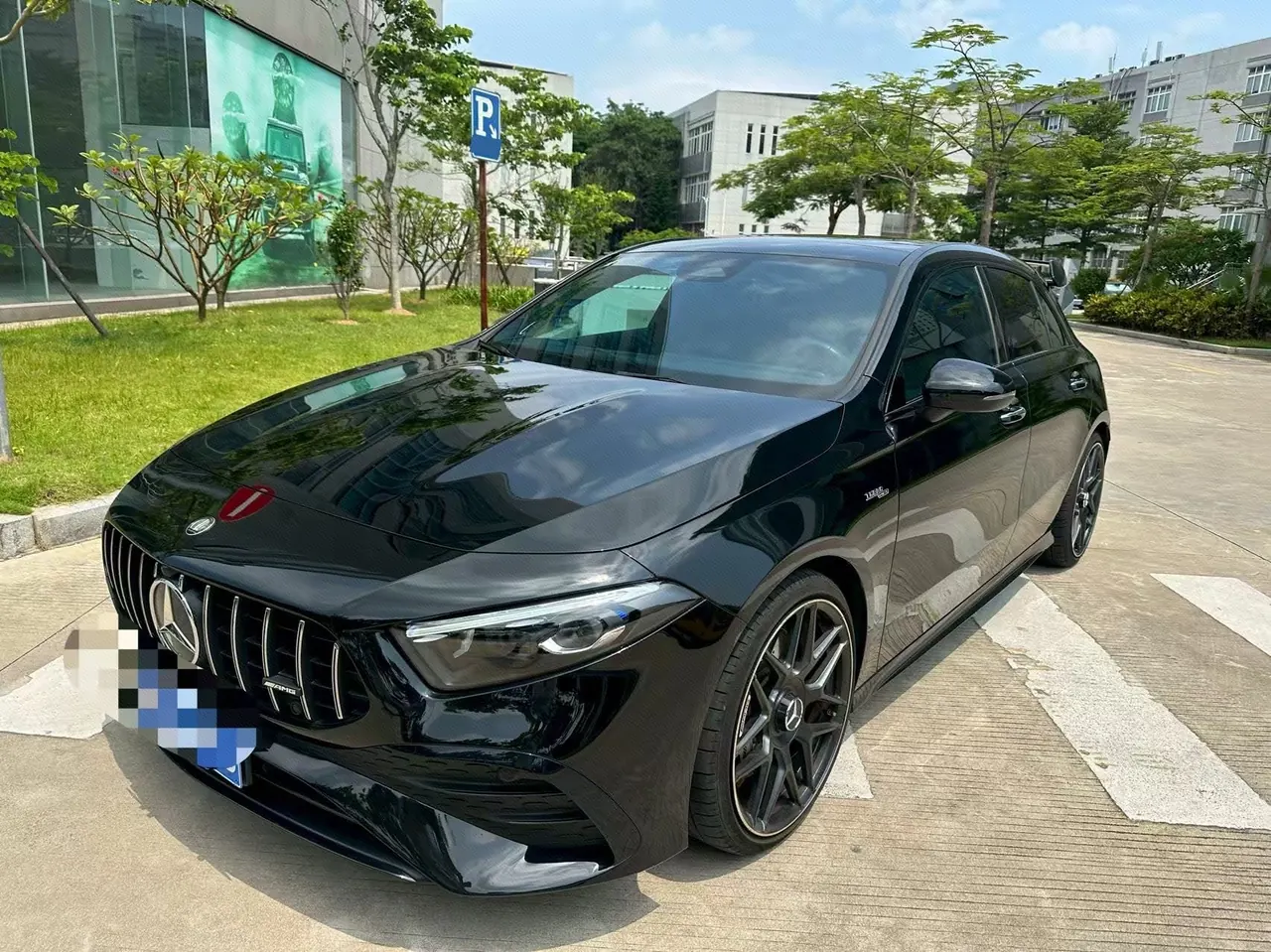 打开图片灯箱:Mercedes Benz Class A AMG (Imported) 2024 A 35 AMG 4MATIC 48V 2.0T (Modified) Automatic Gear