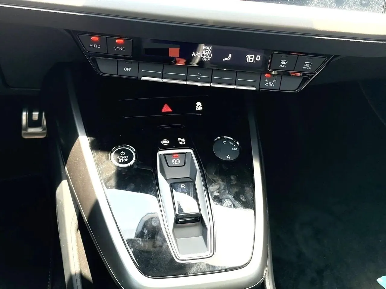 Audi 2024 Q4 e-tron 40 Creation Edition Automatic Gear 4