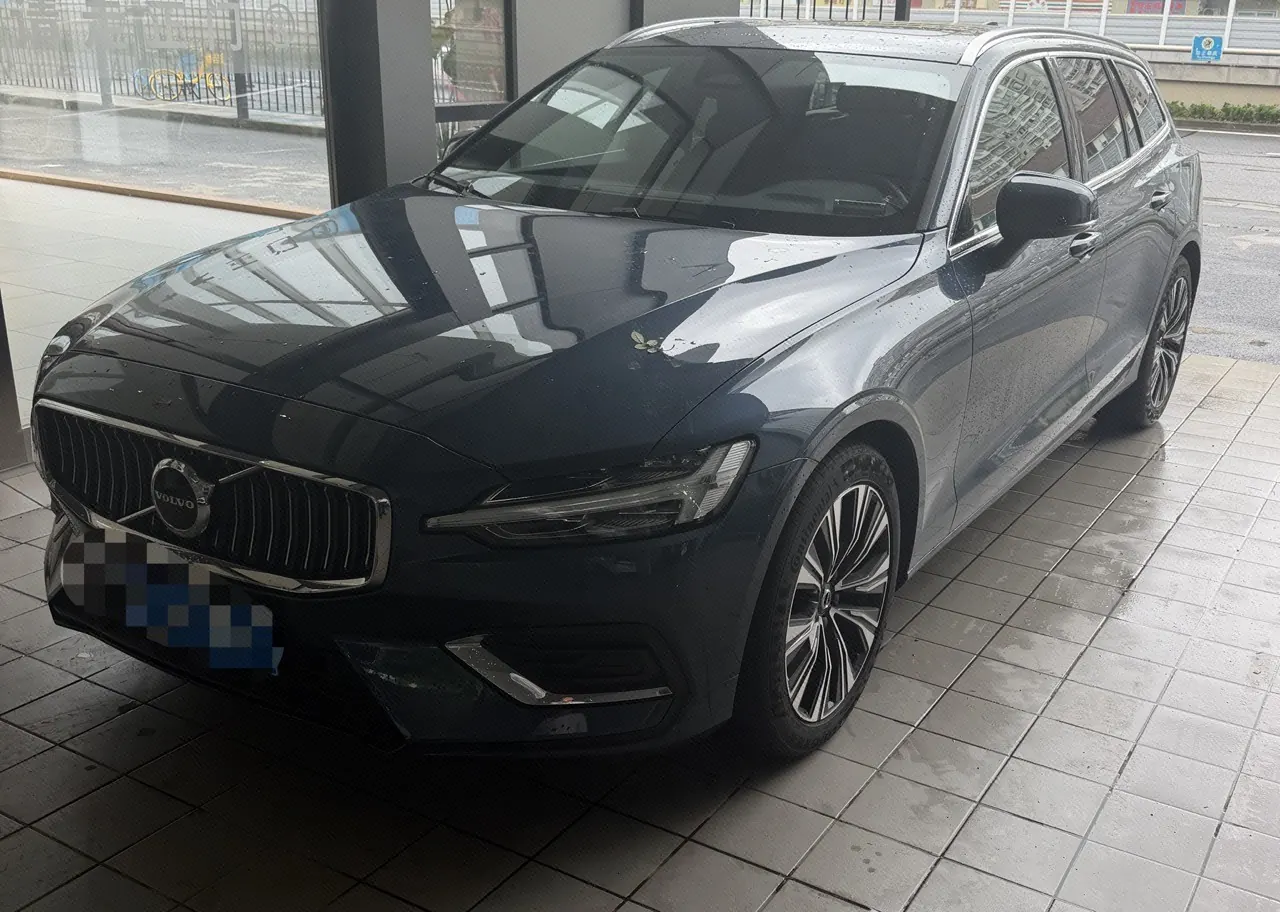 Open image lightbox: Volvo V60 (Imported) 2024 V60 48V 2.0T B5 Zhiya Sports Edition Automatic Gear