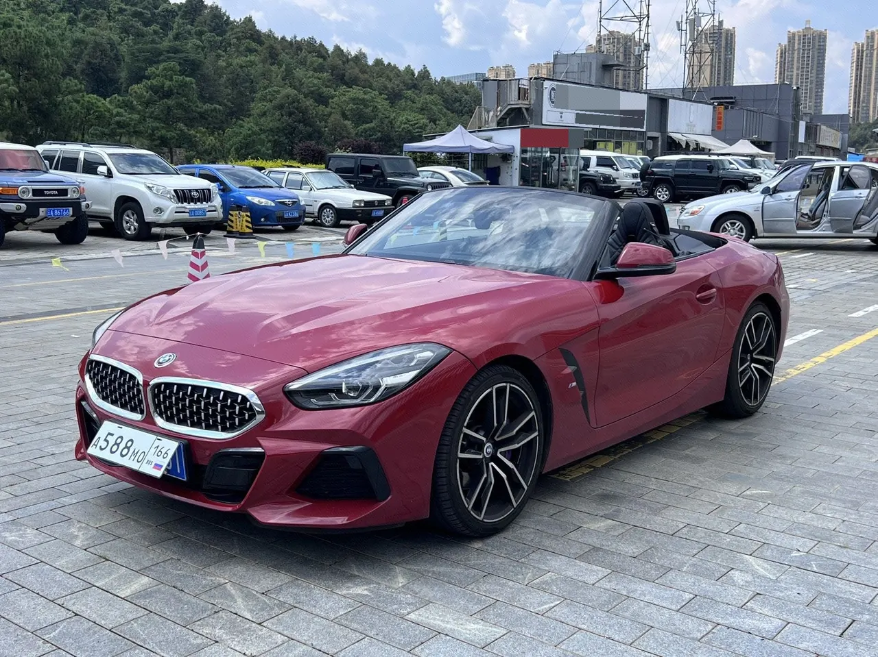 打开图片灯箱:BMW Z4 (Imported) 2020 Z4 sDrive25i 2.0T Silver Cream Limited Edition Automatic Gear