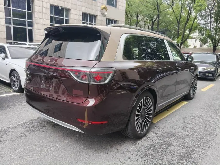 AITO 2025 AITO M9 extended range Ultra version 52kWh6 seat version automatic gear 6