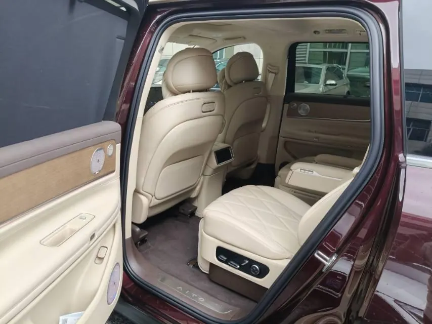 AITO 2025 AITO M9 extended range Ultra version 52kWh6 seat version automatic gear 8