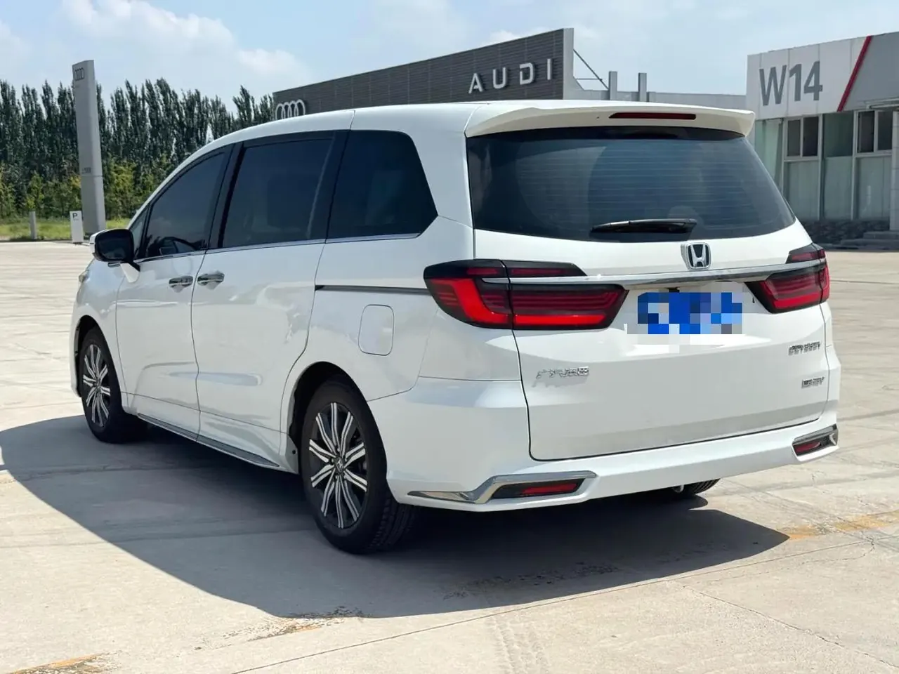 Honda 2024 Odyssey Hybrid 2.0 Stepless Sharp and Pleasant Edition Automatic Gear 5