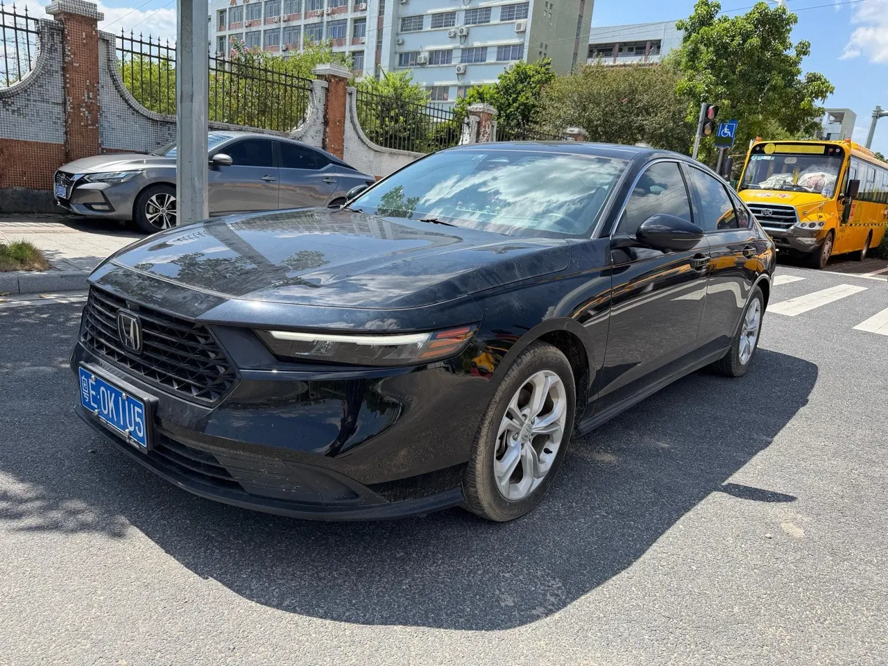 打开图片灯箱:Honda 2025 11th Generation Accord 1.5T Stepless 260TURBO Premium Edition Automatic Gear