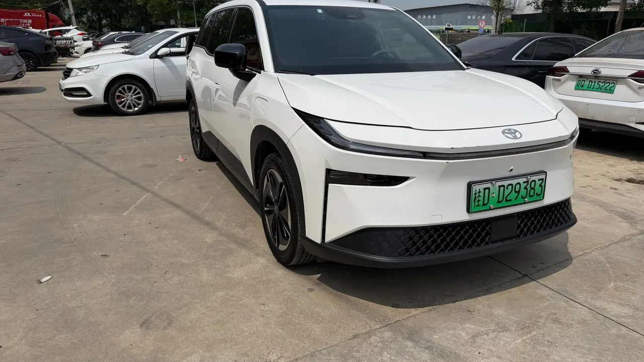 Toyota 2026 Platinum Intelligence 3X 520 Pro Knight Edition Automatic Gear 2